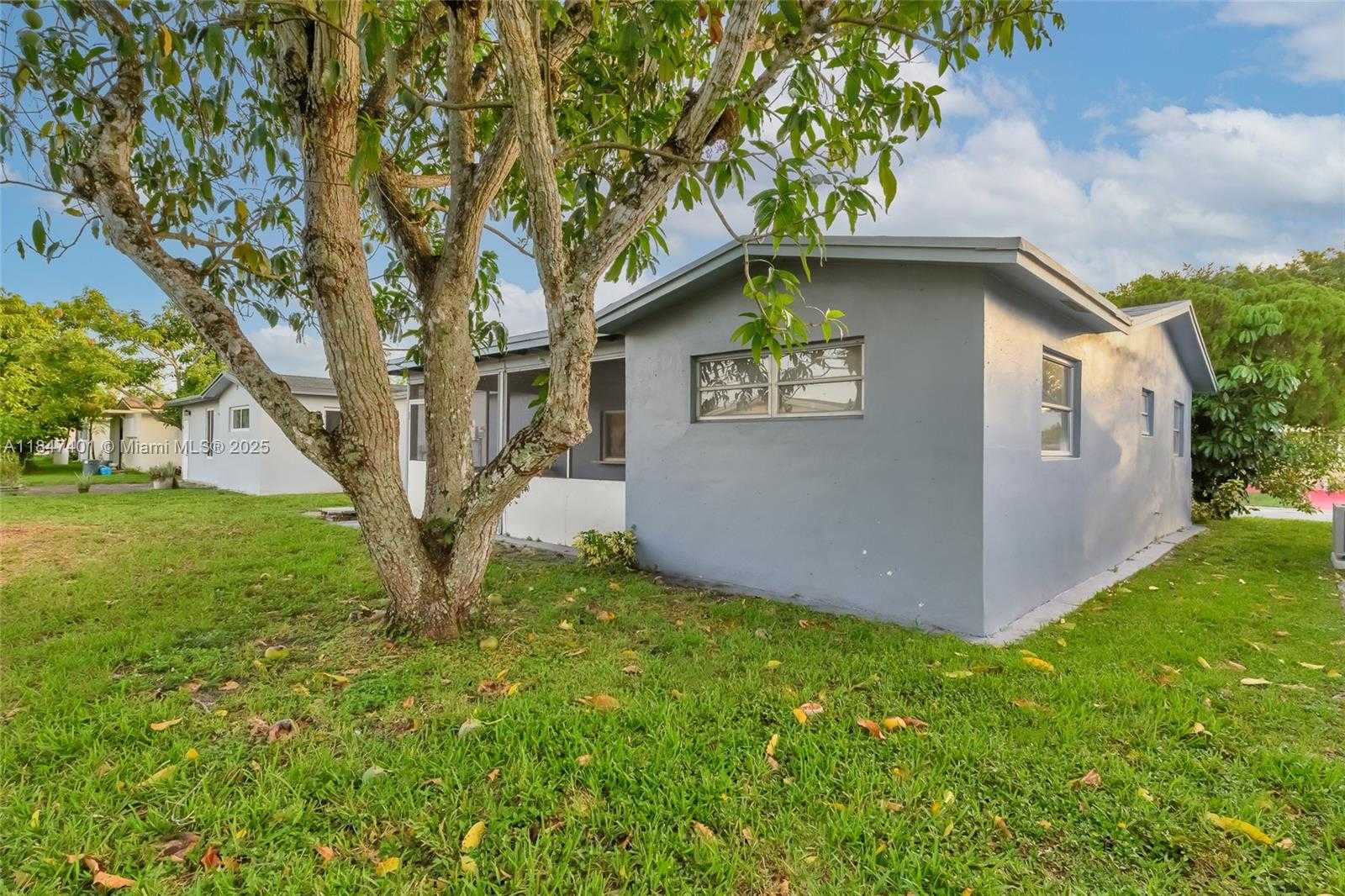 Small Image of 980 NORTH WEST 69 AVE, Margate Number 25