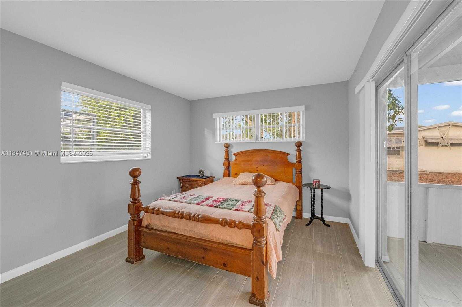 Small Image of 980 NORTH WEST 69 AVE, Margate Number 3