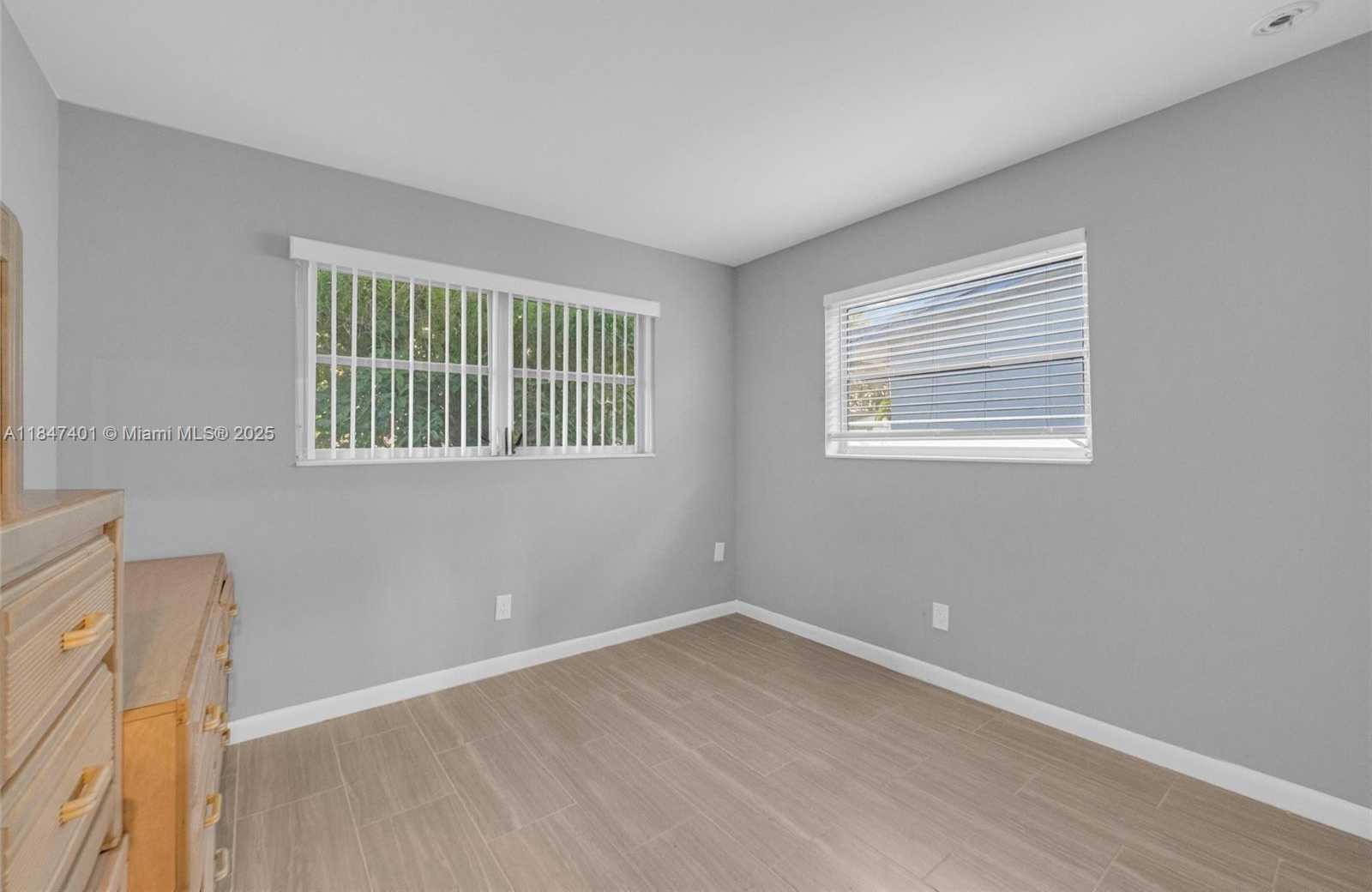 Small Image of 980 NORTH WEST 69 AVE, Margate Number 4