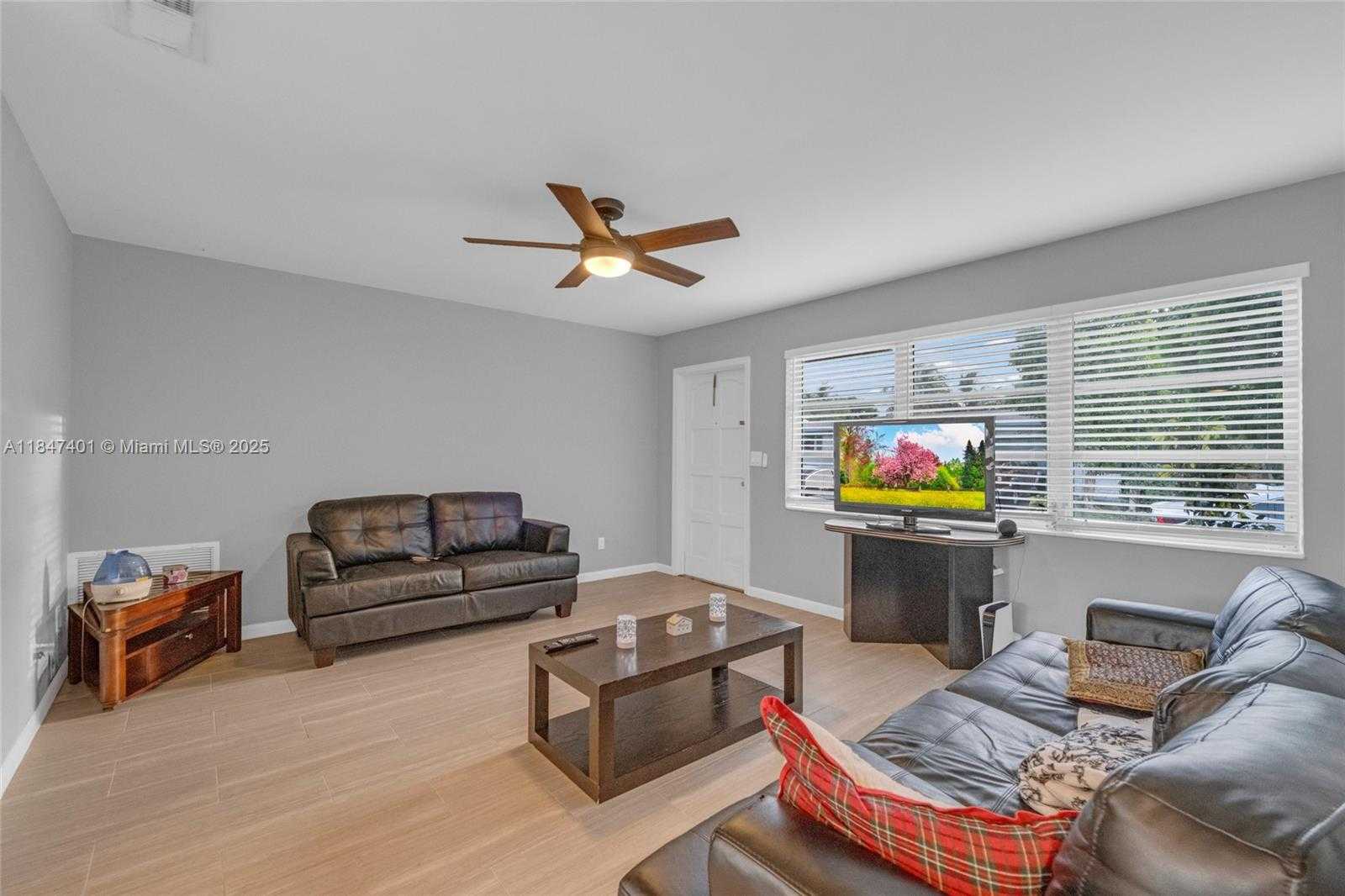 Small Image of 980 NORTH WEST 69 AVE, Margate Number 7