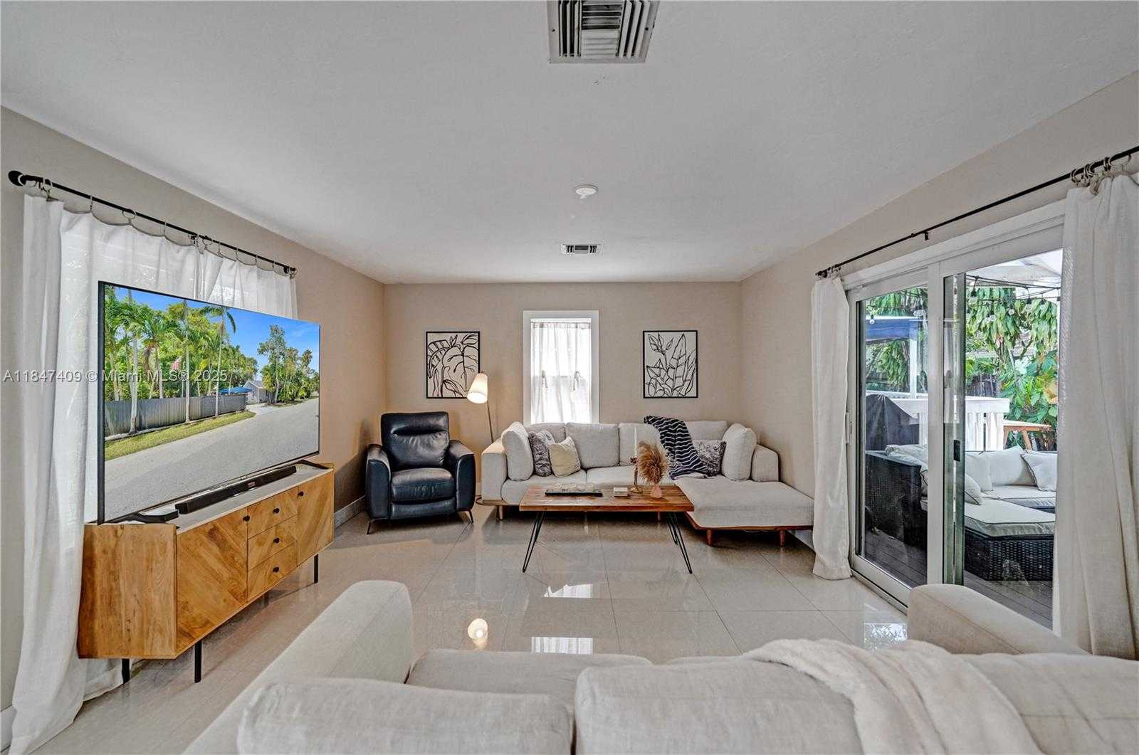 Small Image of 1401 NORTH EAST 5TH TER, Fort Lauderdale Number 11