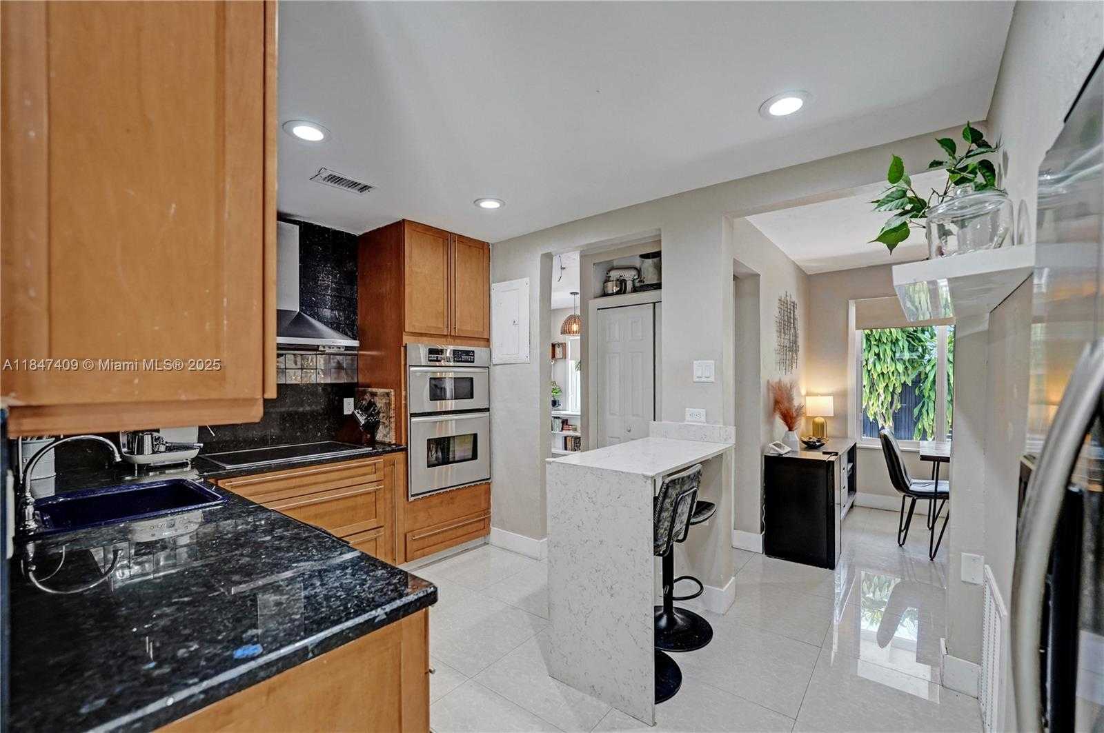 Small Image of 1401 NORTH EAST 5TH TER, Fort Lauderdale Number 21