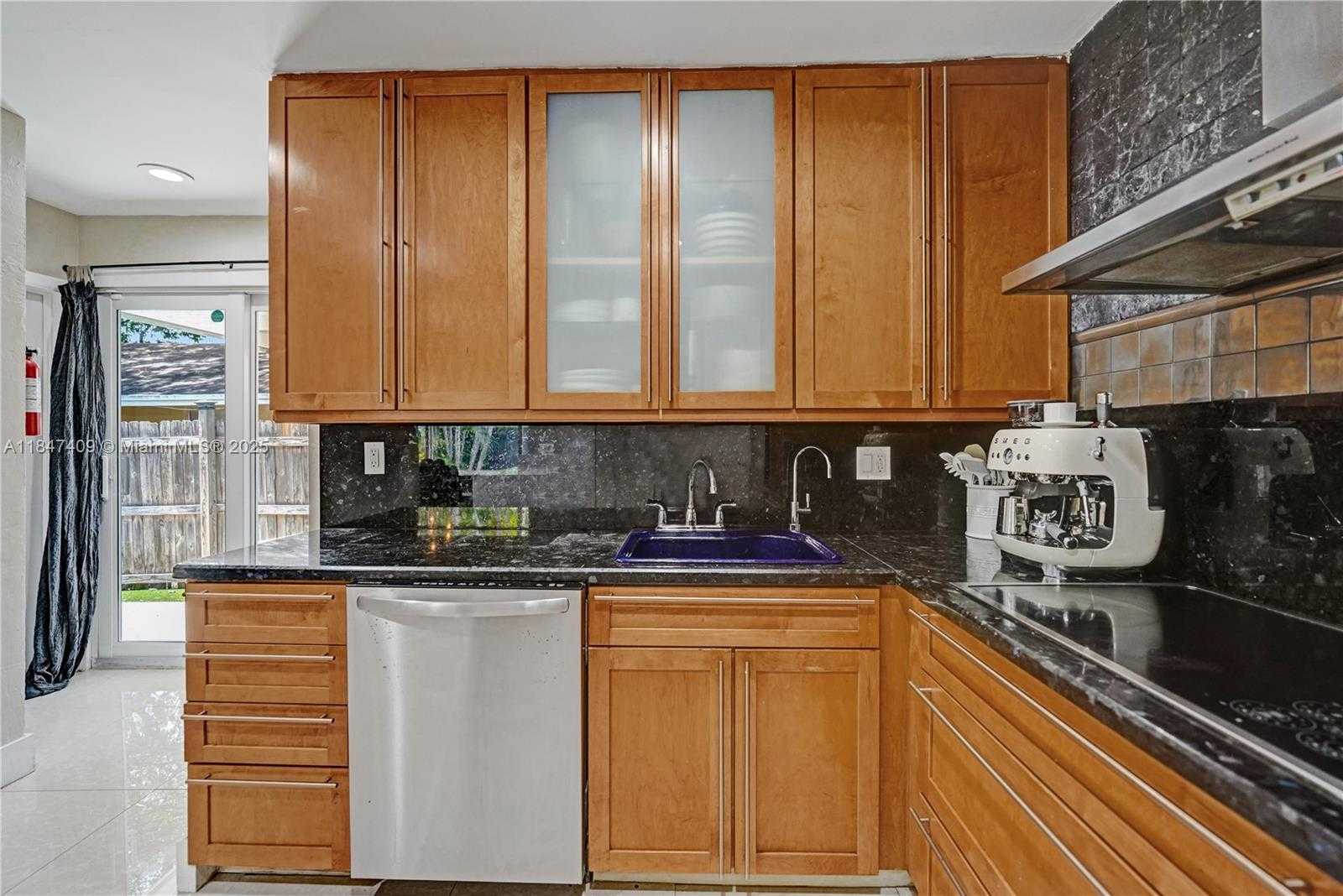 Small Image of 1401 NORTH EAST 5TH TER, Fort Lauderdale Number 22
