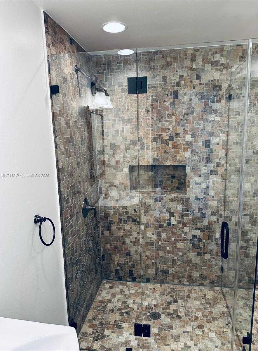 Small Image of 18358 NORTH EAST 23RD CT, North Miami Beach Number 14
