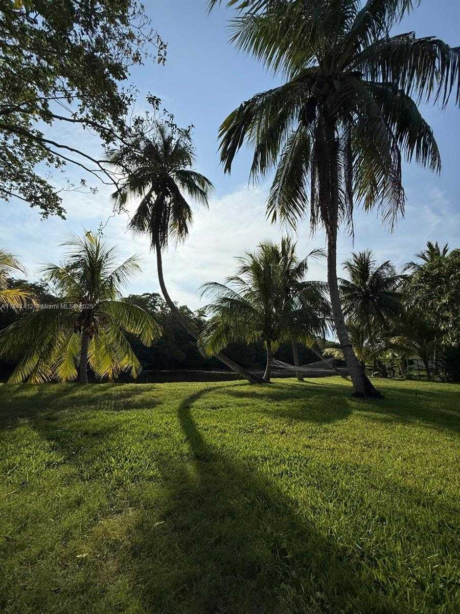 Small Image of 18358 NORTH EAST 23RD CT, North Miami Beach Number 16