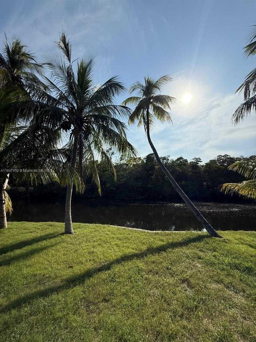 Small Image of 18358 NORTH EAST 23RD CT, North Miami Beach Number 19