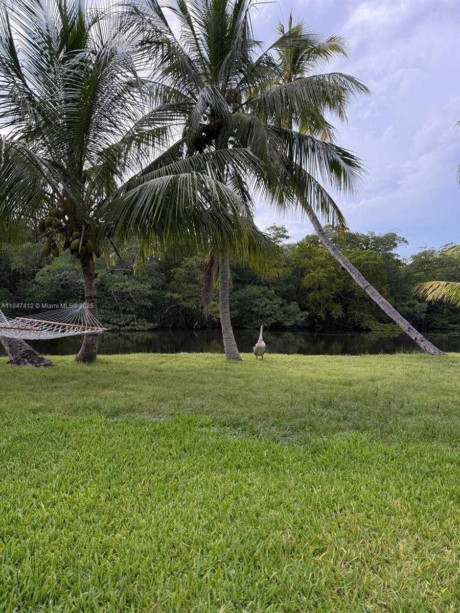 Small Image of 18358 NORTH EAST 23RD CT, North Miami Beach Number 25