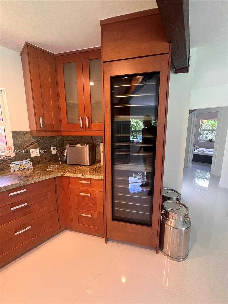 Small Image of 18358 NORTH EAST 23RD CT, North Miami Beach Number 31