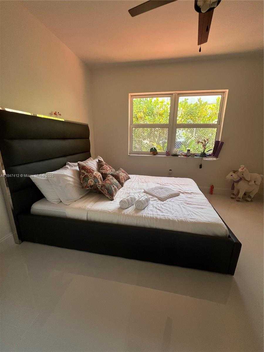 Small Image of 18358 NORTH EAST 23RD CT, North Miami Beach Number 35