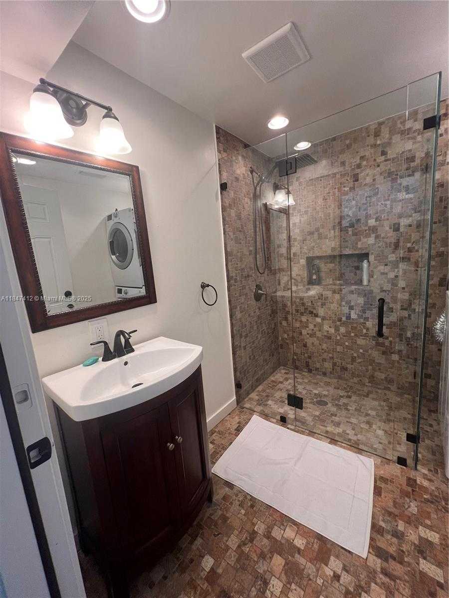 Small Image of 18358 NORTH EAST 23RD CT, North Miami Beach Number 36