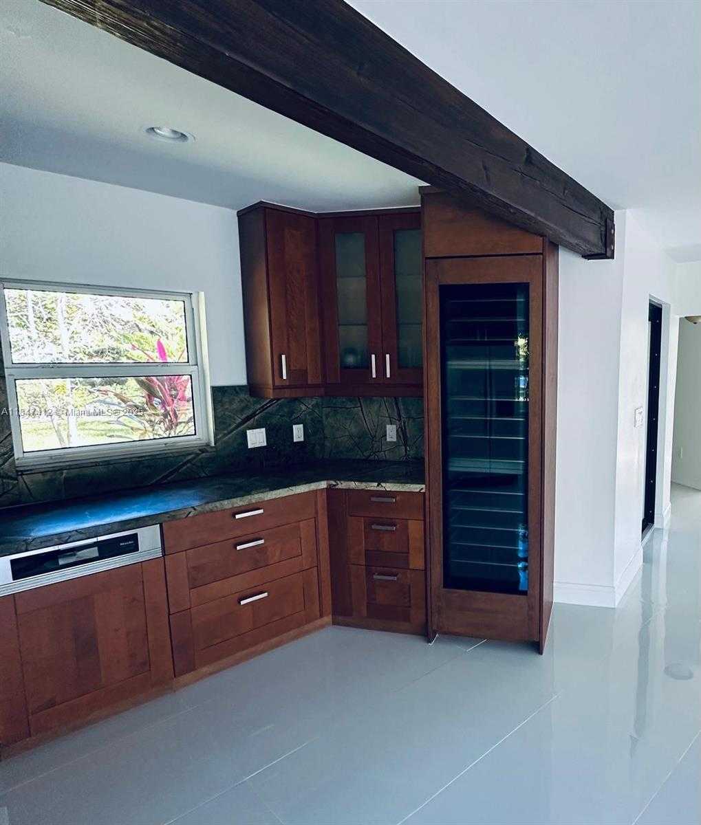 Small Image of 18358 NORTH EAST 23RD CT, North Miami Beach Number 5