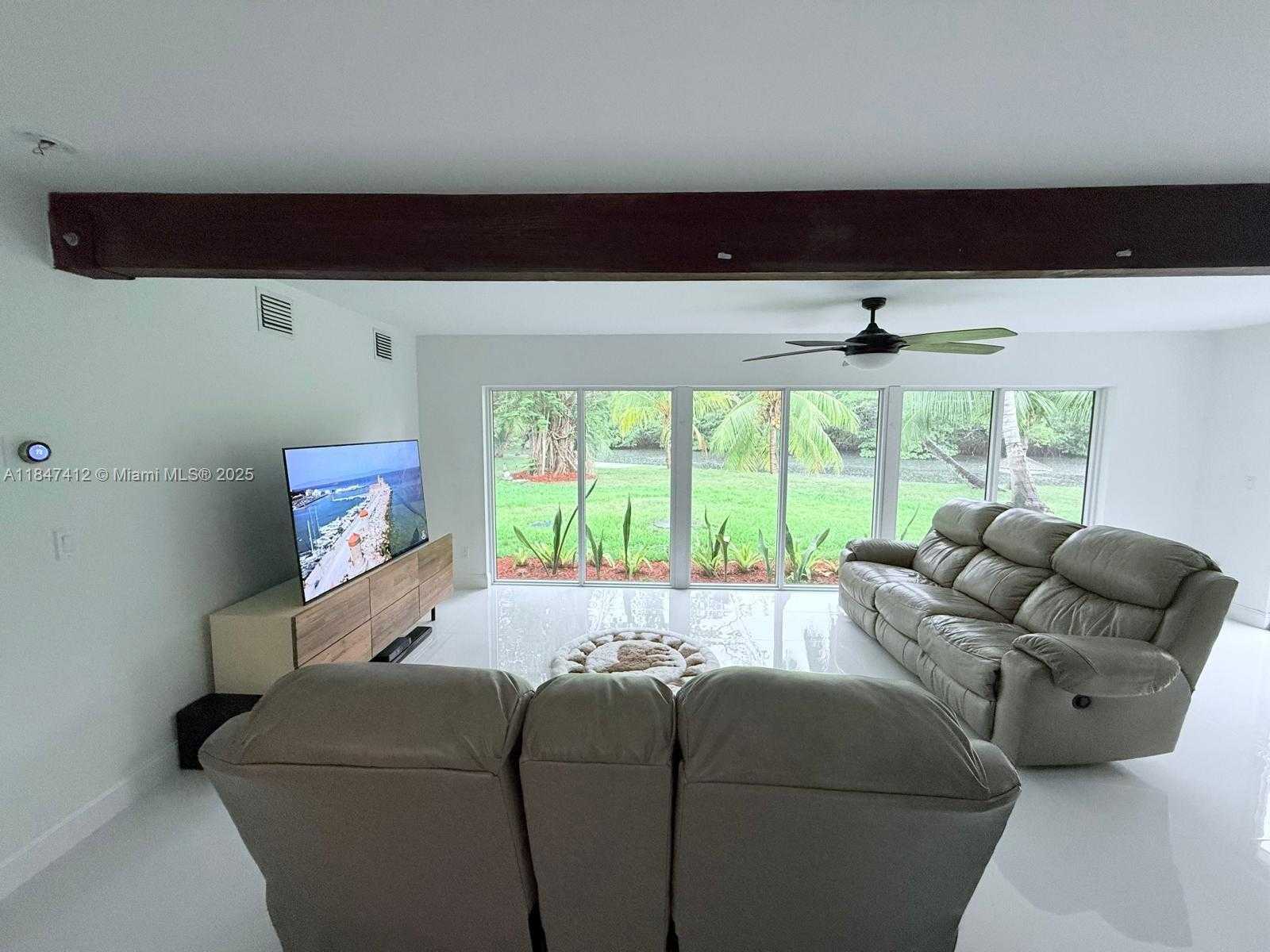 Small Image of 18358 NORTH EAST 23RD CT, North Miami Beach Number 7