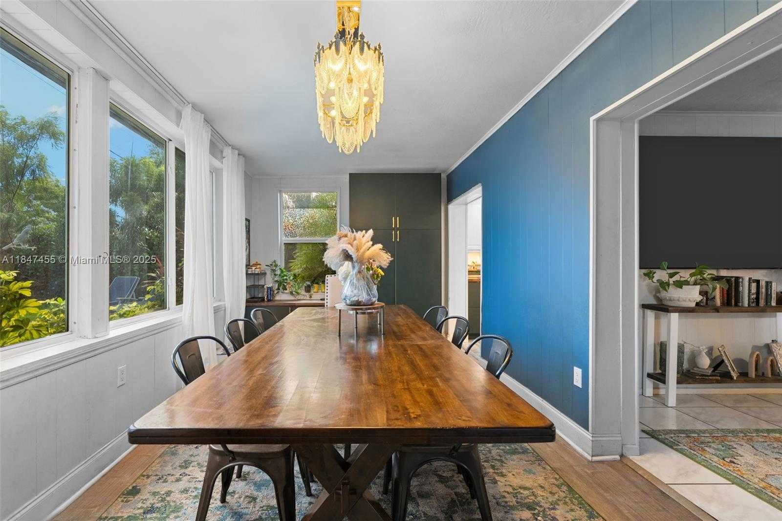 Small Image of 6351 MOSELEY ST, Hollywood Number 10