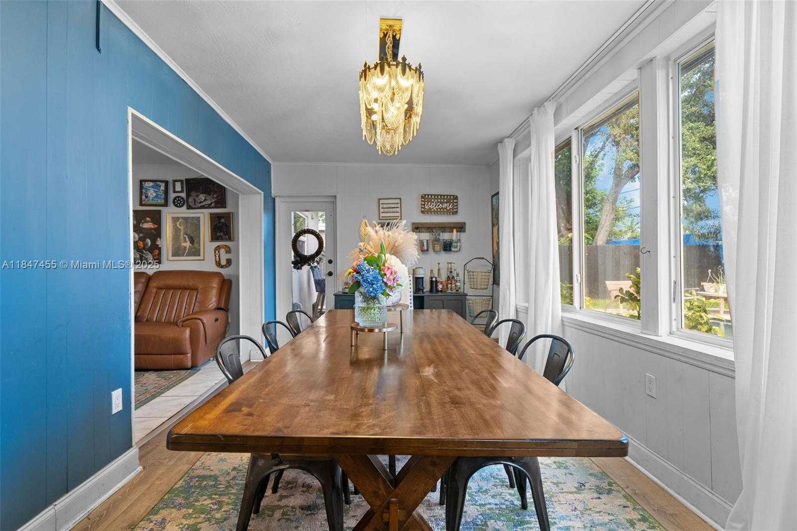 Small Image of 6351 MOSELEY ST, Hollywood Number 11