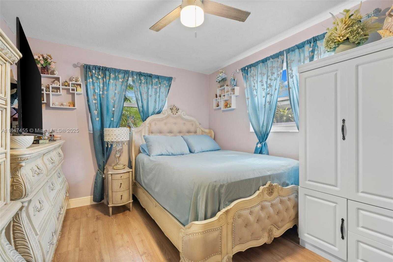 Small Image of 6351 MOSELEY ST, Hollywood Number 14