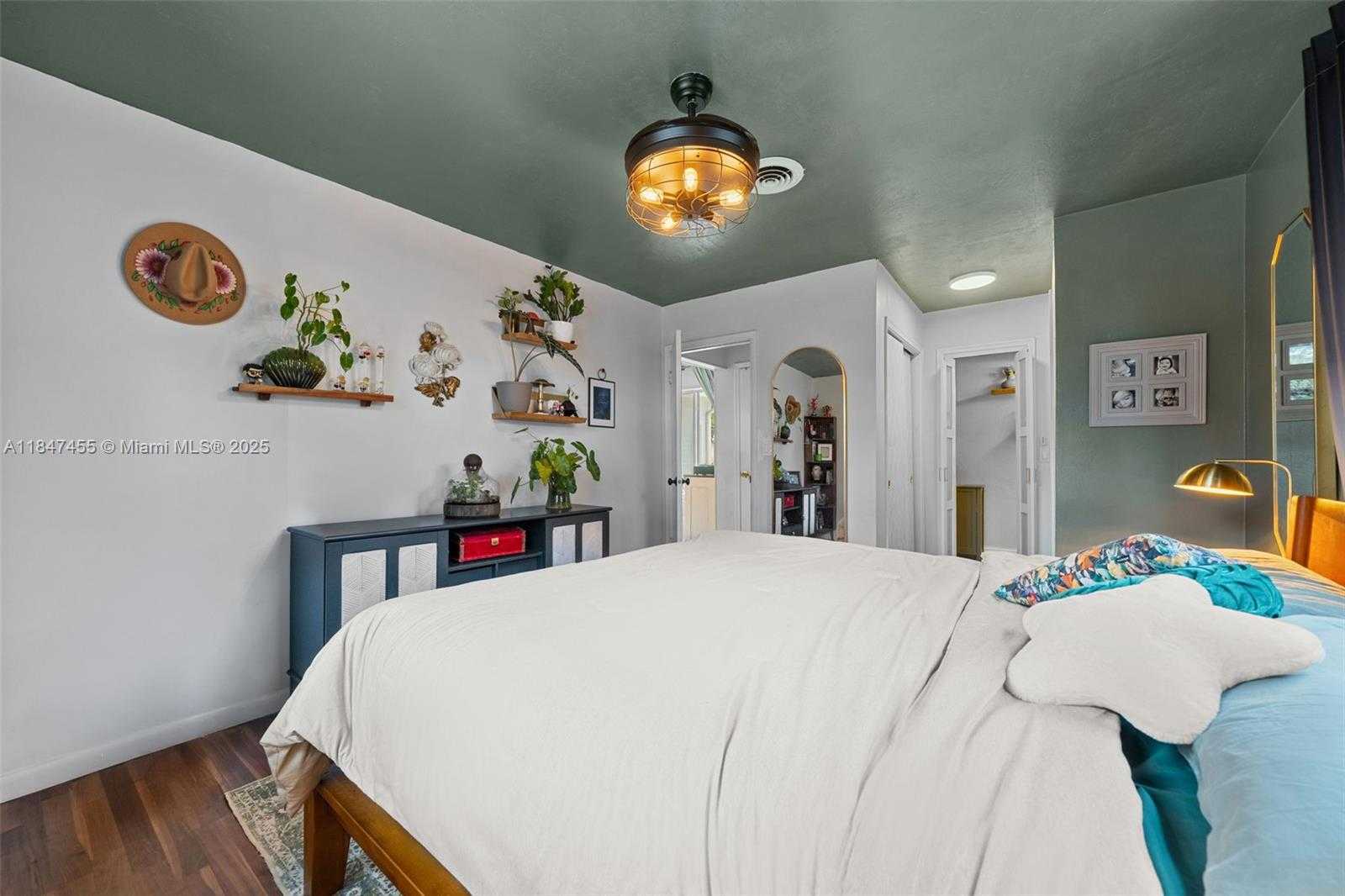 Small Image of 6351 MOSELEY ST, Hollywood Number 21