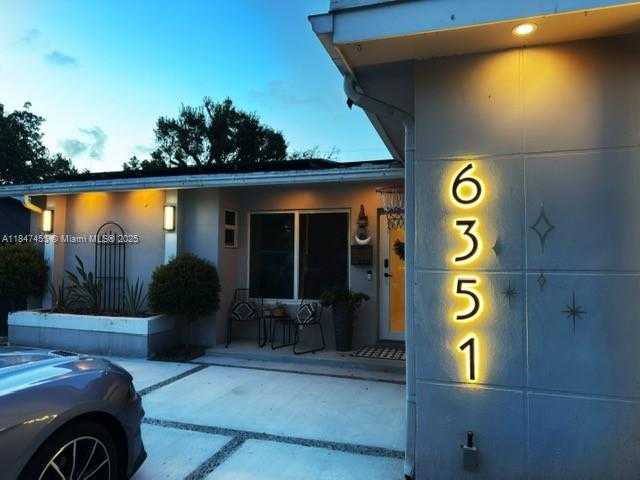 Small Image of 6351 MOSELEY ST, Hollywood Number 33