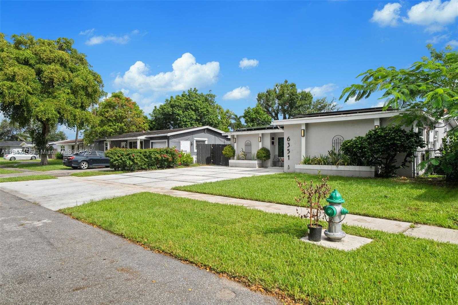 Small Image of 6351 MOSELEY ST, Hollywood Number 5