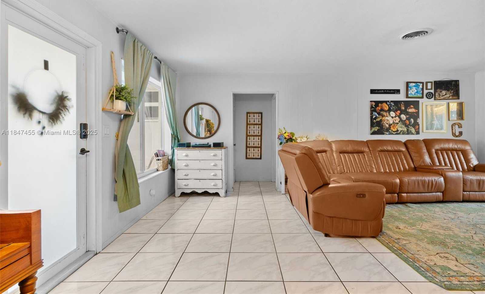 Small Image of 6351 MOSELEY ST, Hollywood Number 6