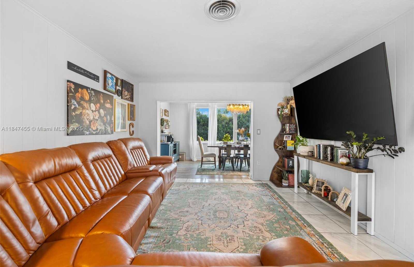 Small Image of 6351 MOSELEY ST, Hollywood Number 7