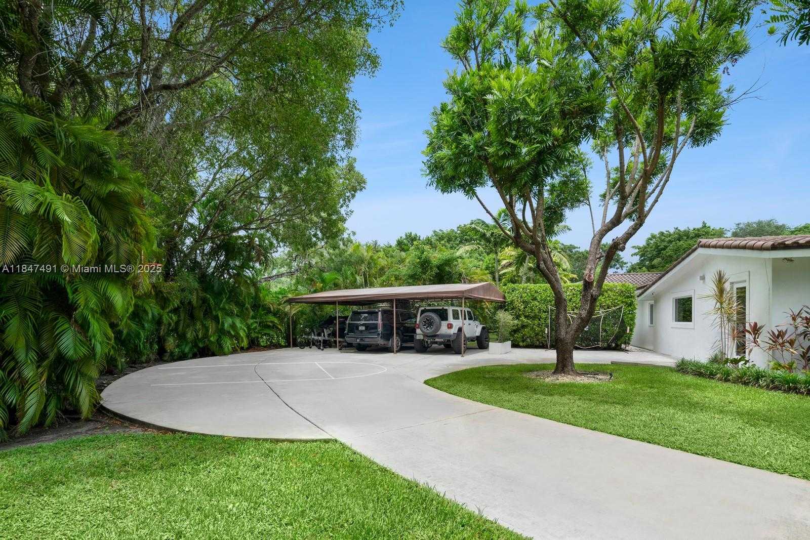 Small Image of 11855 SOUTH WEST 68TH CT, Pinecrest Number 13