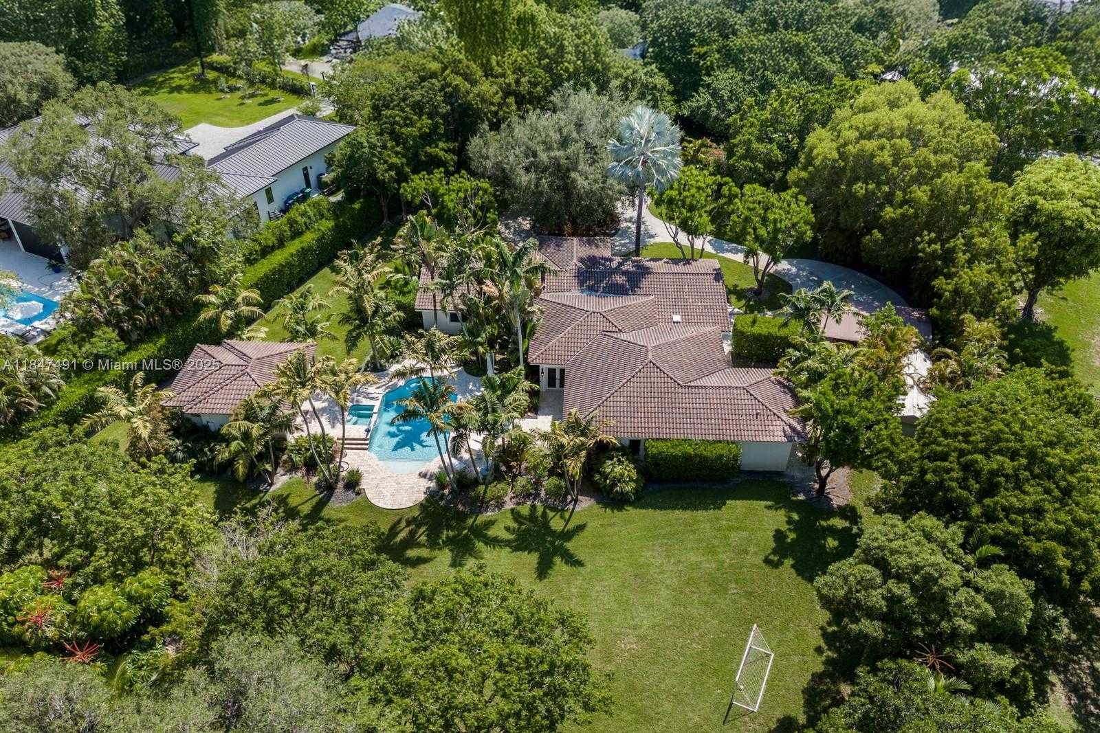 Small Image of 11855 SOUTH WEST 68TH CT, Pinecrest Number 4
