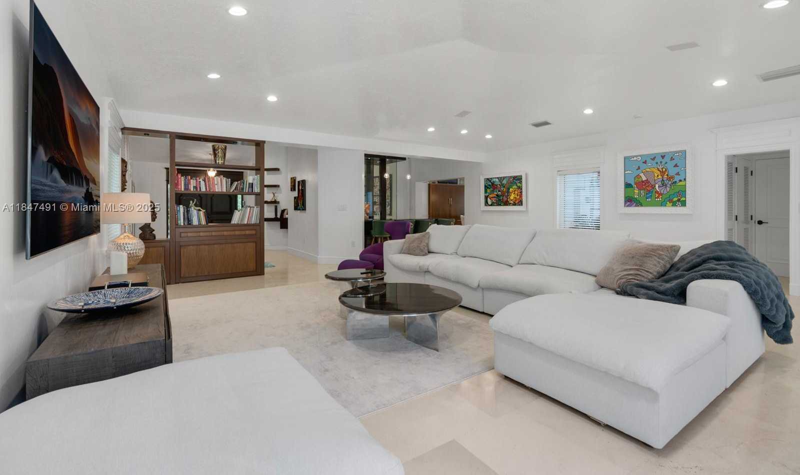 Small Image of 11855 SOUTH WEST 68TH CT, Pinecrest Number 43