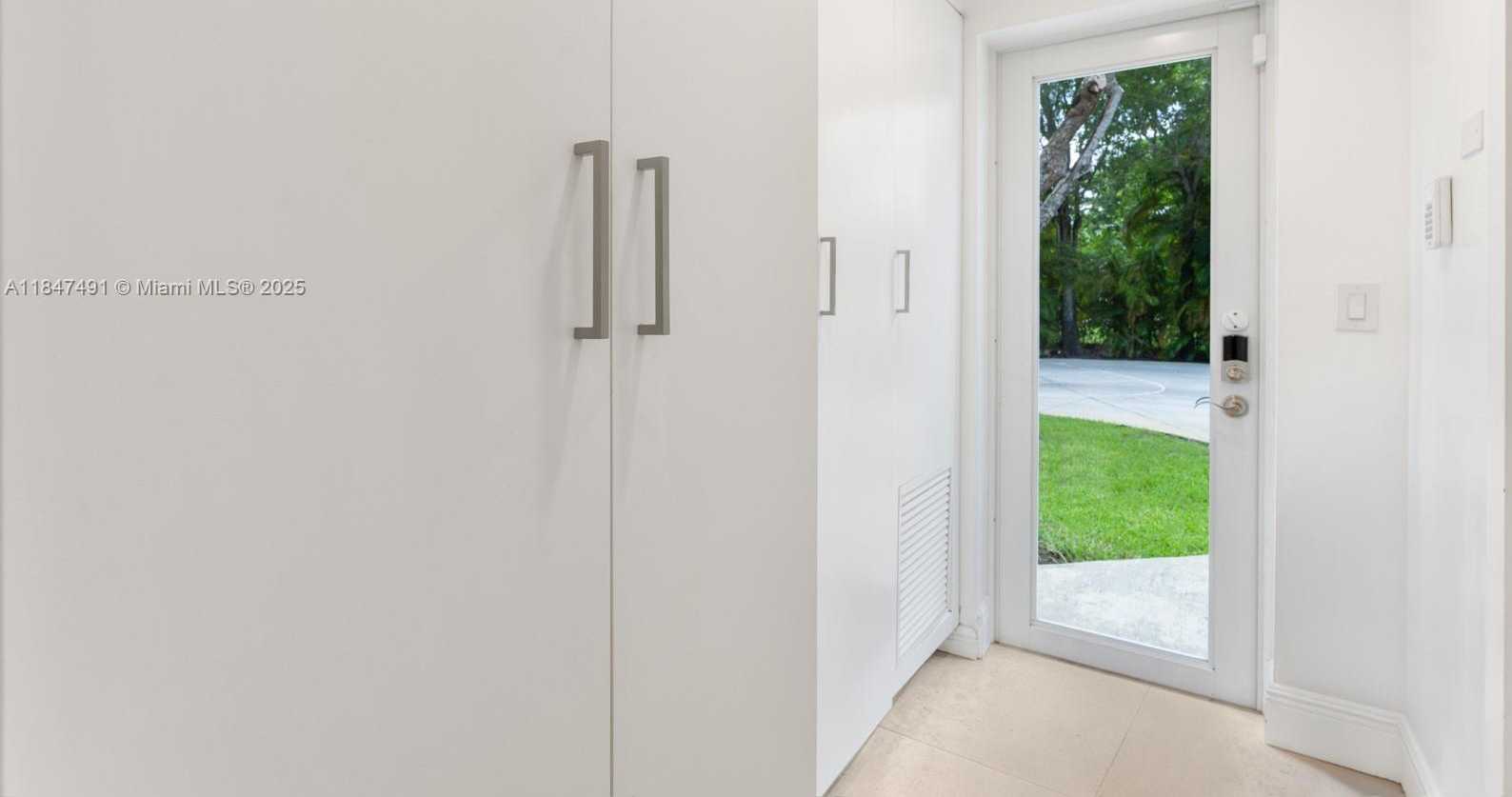 Small Image of 11855 SOUTH WEST 68TH CT, Pinecrest Number 45