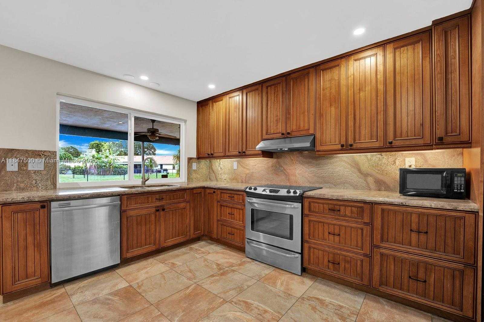 Small Image of 7491 SOUTH WEST 18TH ST, Plantation Number 12