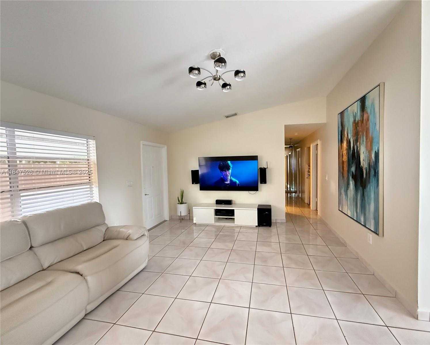 Small Image of 13821 SOUTH WEST 42ND TER, Miami Number 11