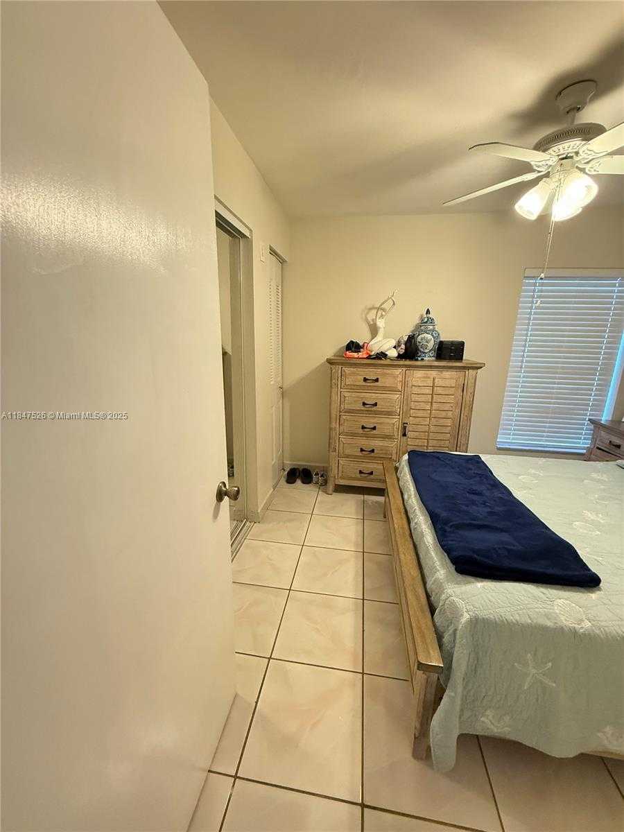 Small Image of 13821 SOUTH WEST 42ND TER, Miami Number 18