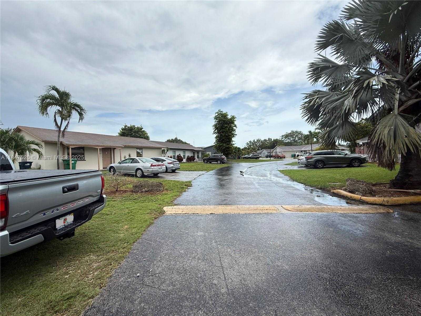 Small Image of 13821 SOUTH WEST 42ND TER, Miami Number 34