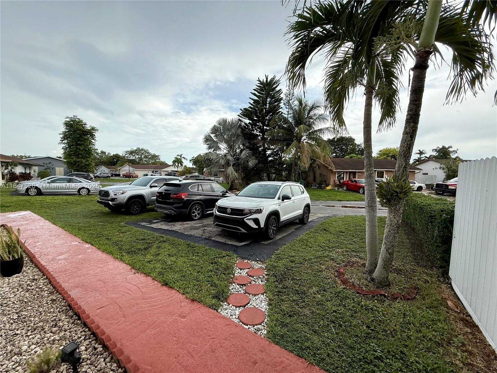 Small Image of 13821 SOUTH WEST 42ND TER, Miami Number 35