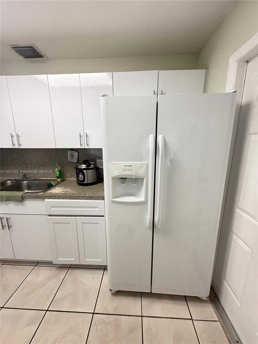 Small Image of 13821 SOUTH WEST 42ND TER, Miami Number 6