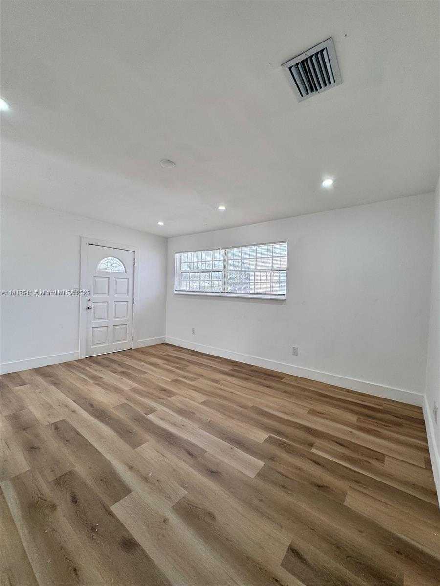 Small Image of 1467 NORTH WEST 154TH ST, Miami Gardens Number 11