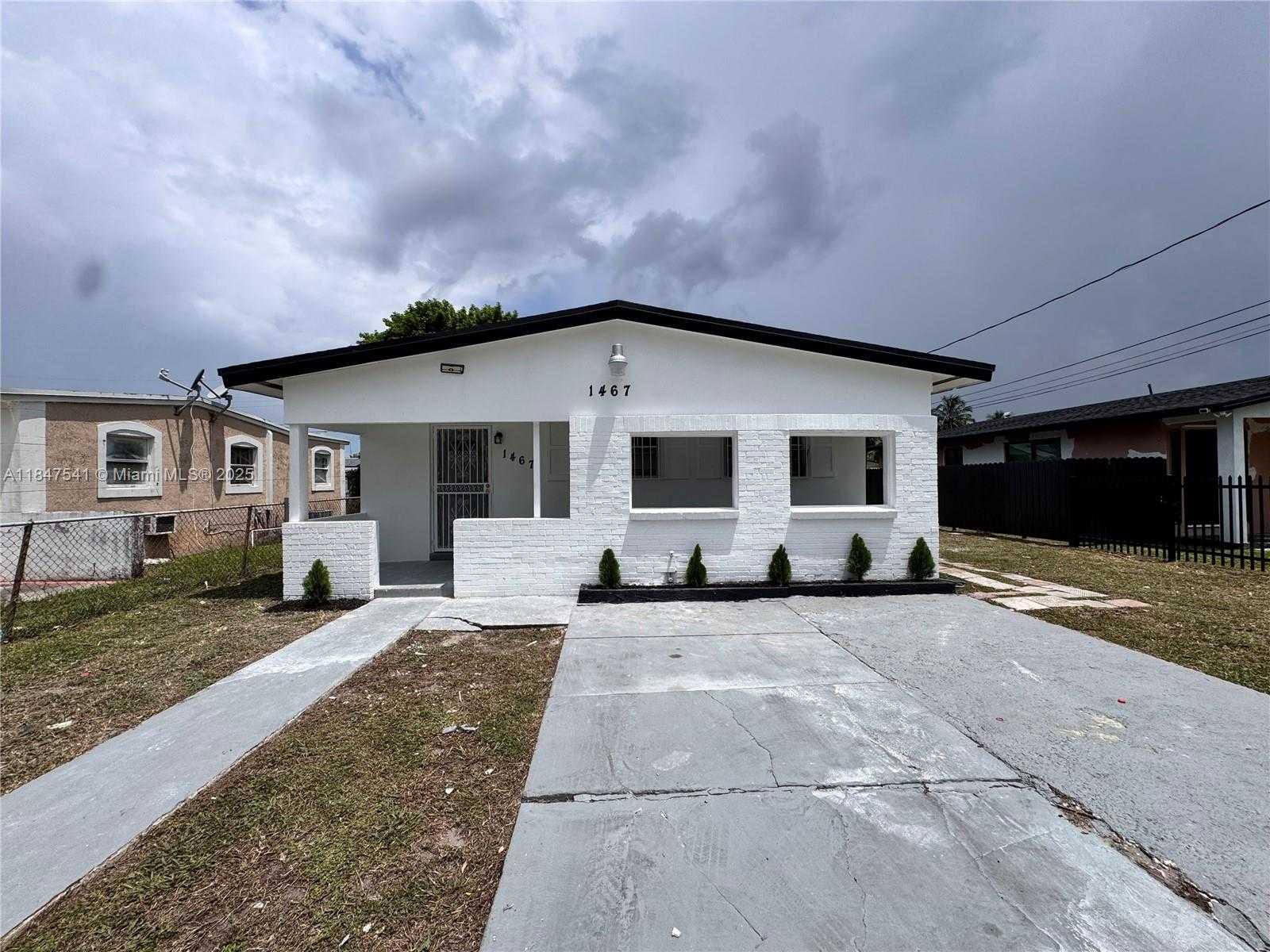 Small Image of 1467 NORTH WEST 154TH ST, Miami Gardens Number 2