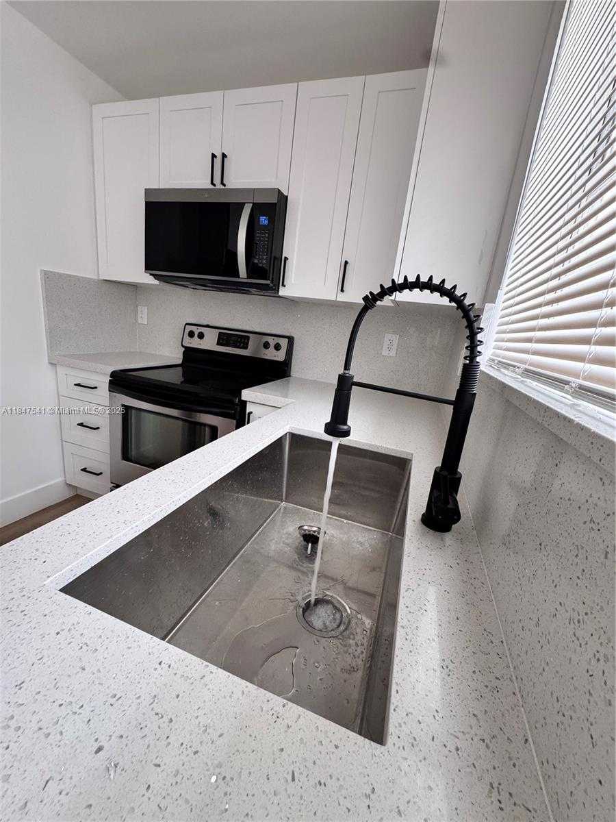 Small Image of 1467 NORTH WEST 154TH ST, Miami Gardens Number 6