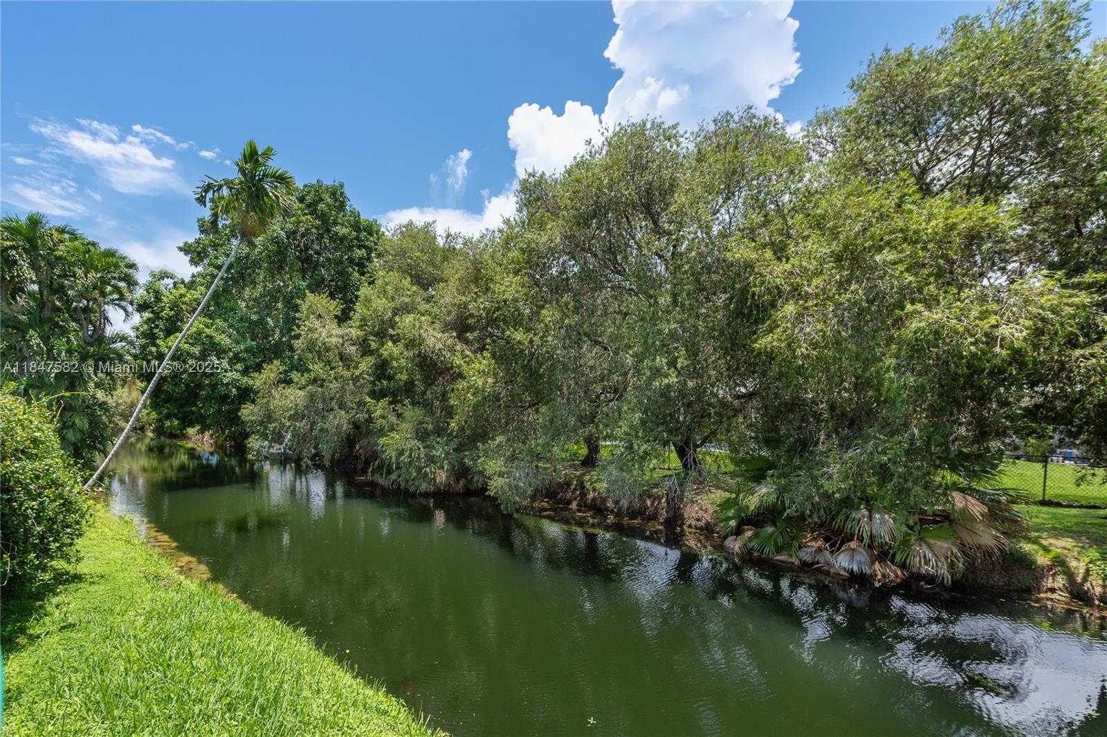 Small Image of 13020 SOUTH WEST 70TH AVE, Pinecrest Number 8