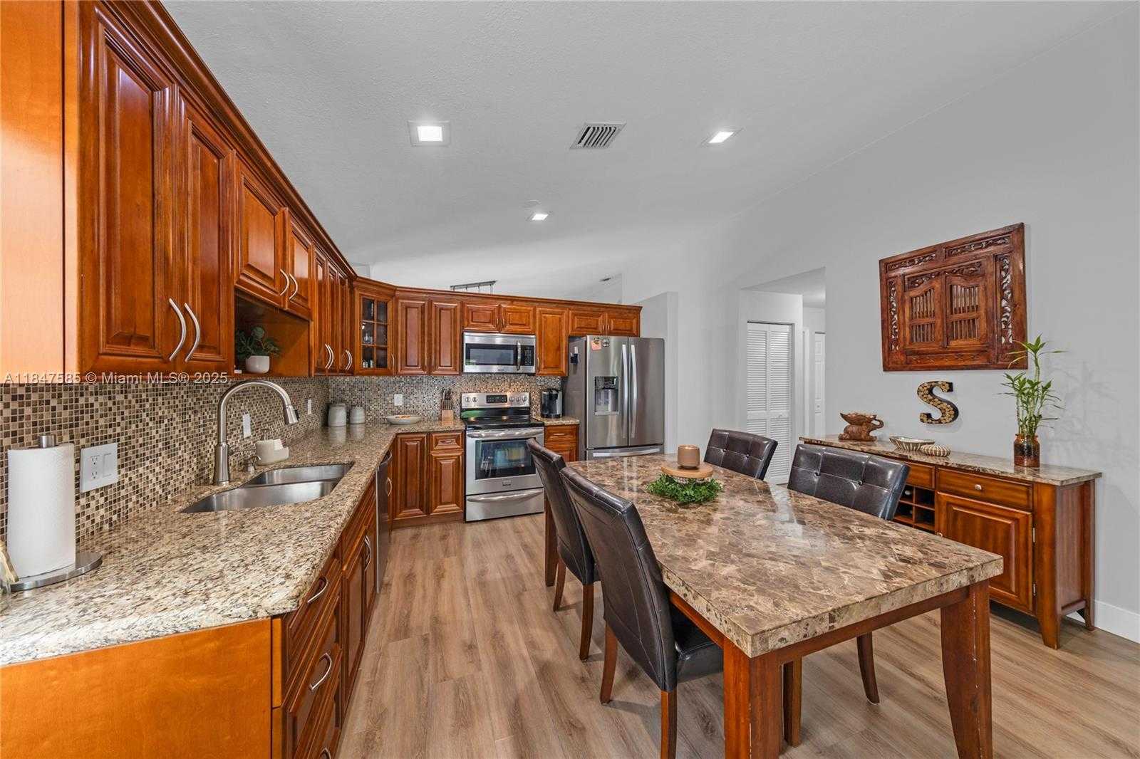 Small Image of 14682 VISTA LUNA DR, Davie Number 11