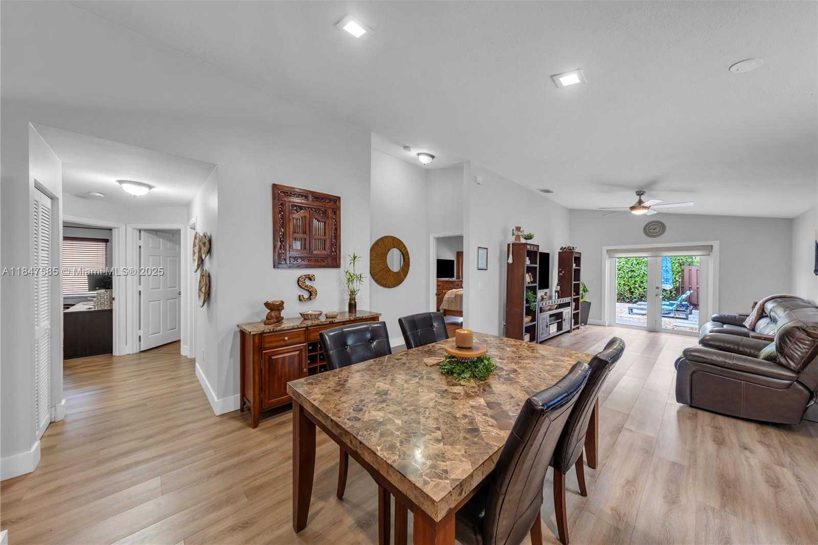 Small Image of 14682 VISTA LUNA DR, Davie Number 12