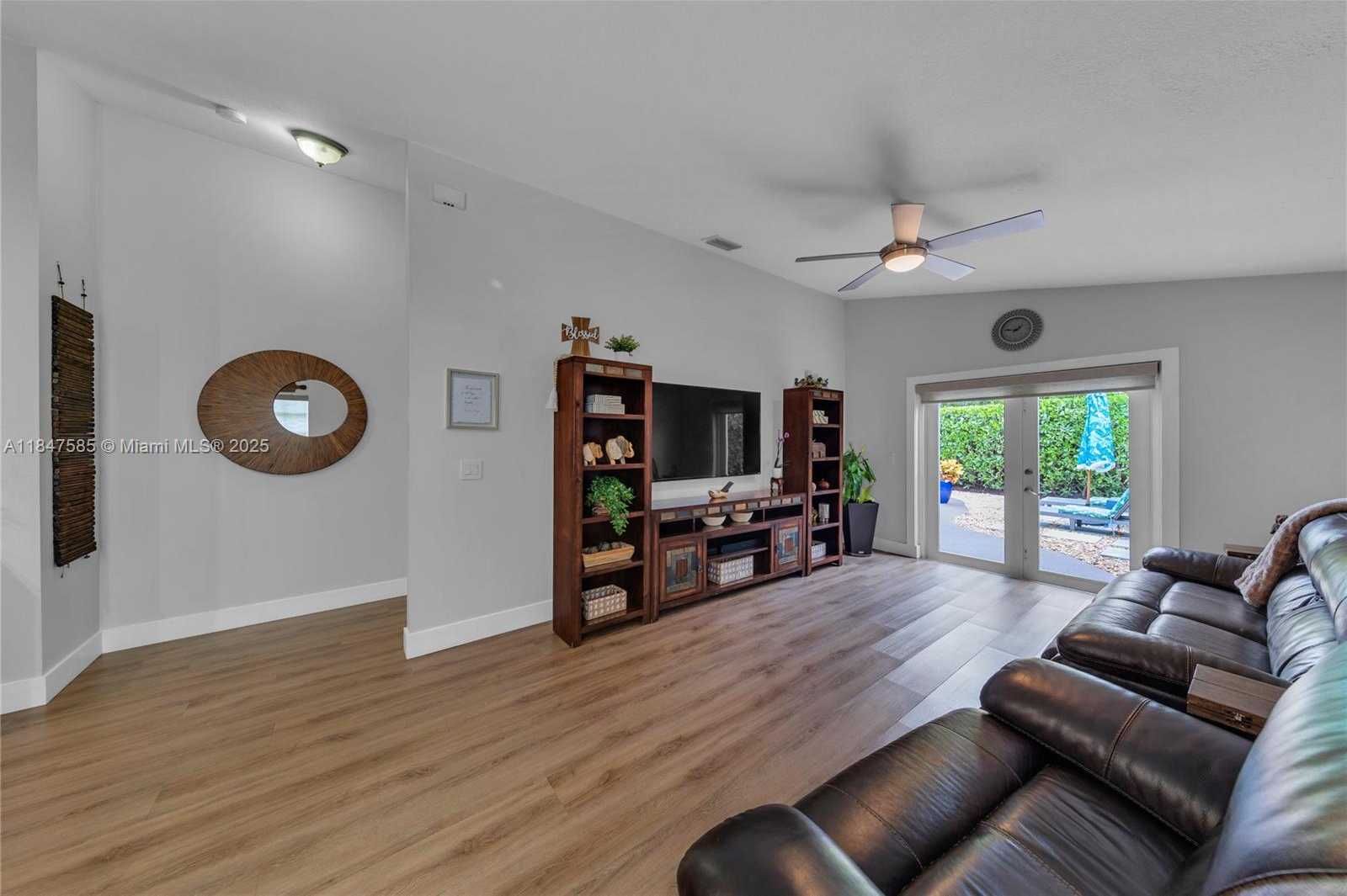 Small Image of 14682 VISTA LUNA DR, Davie Number 13