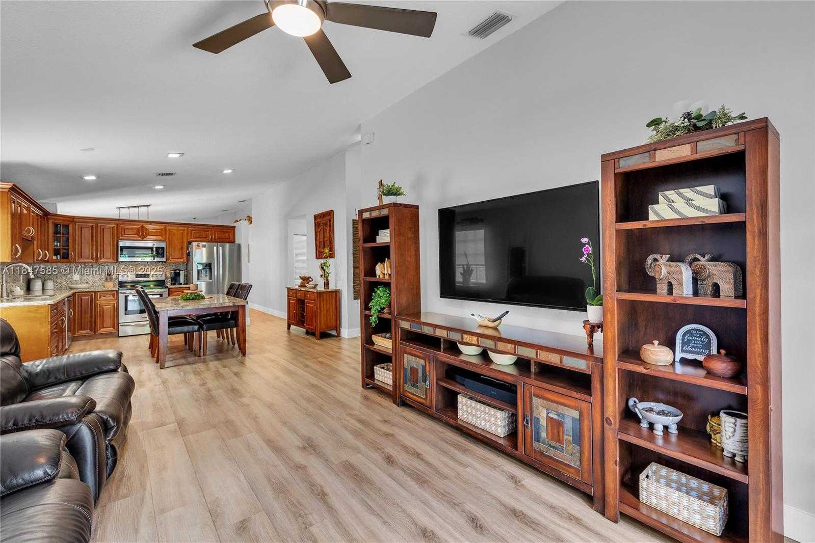 Small Image of 14682 VISTA LUNA DR, Davie Number 15