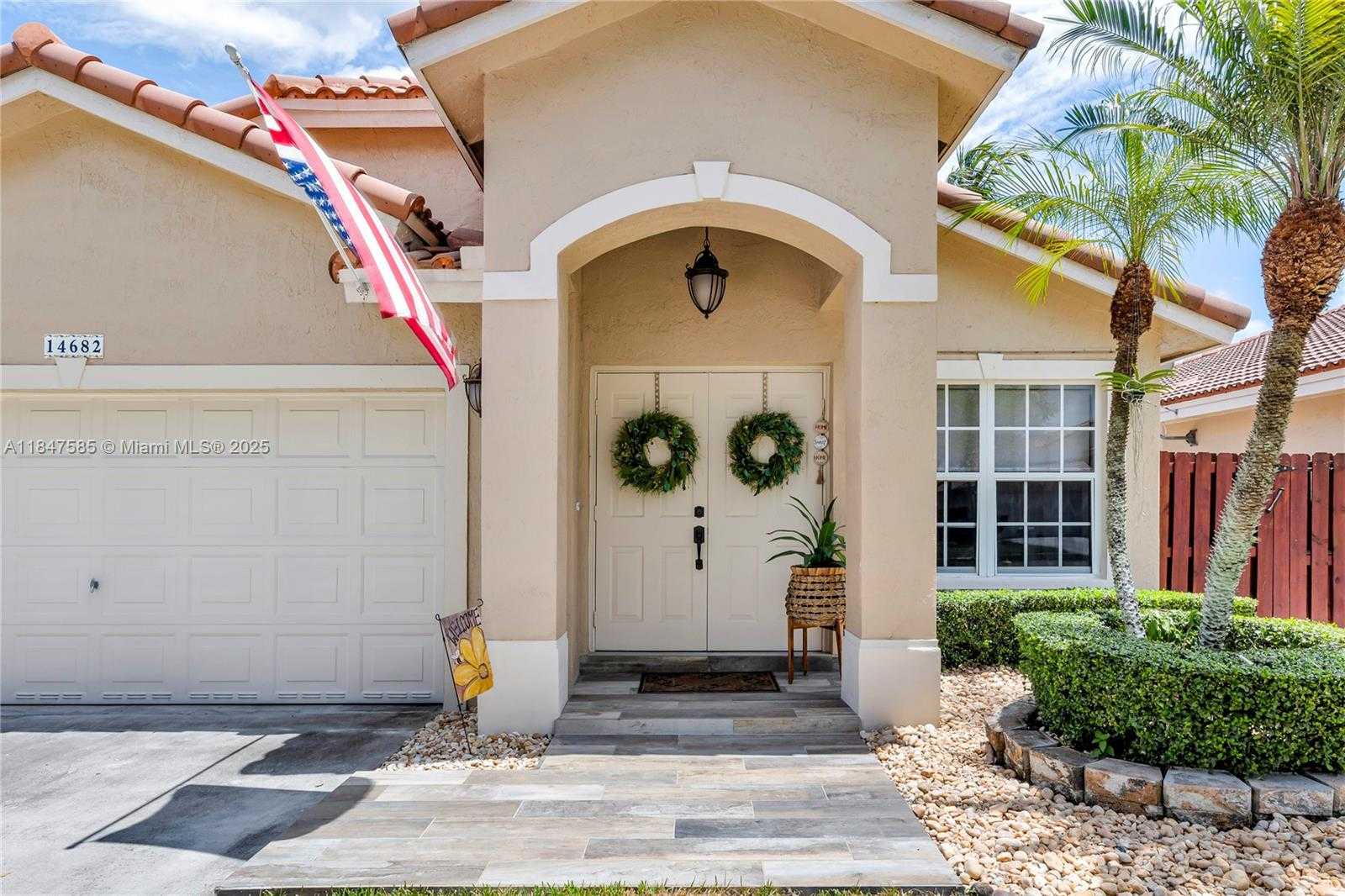 Small Image of 14682 VISTA LUNA DR, Davie Number 2
