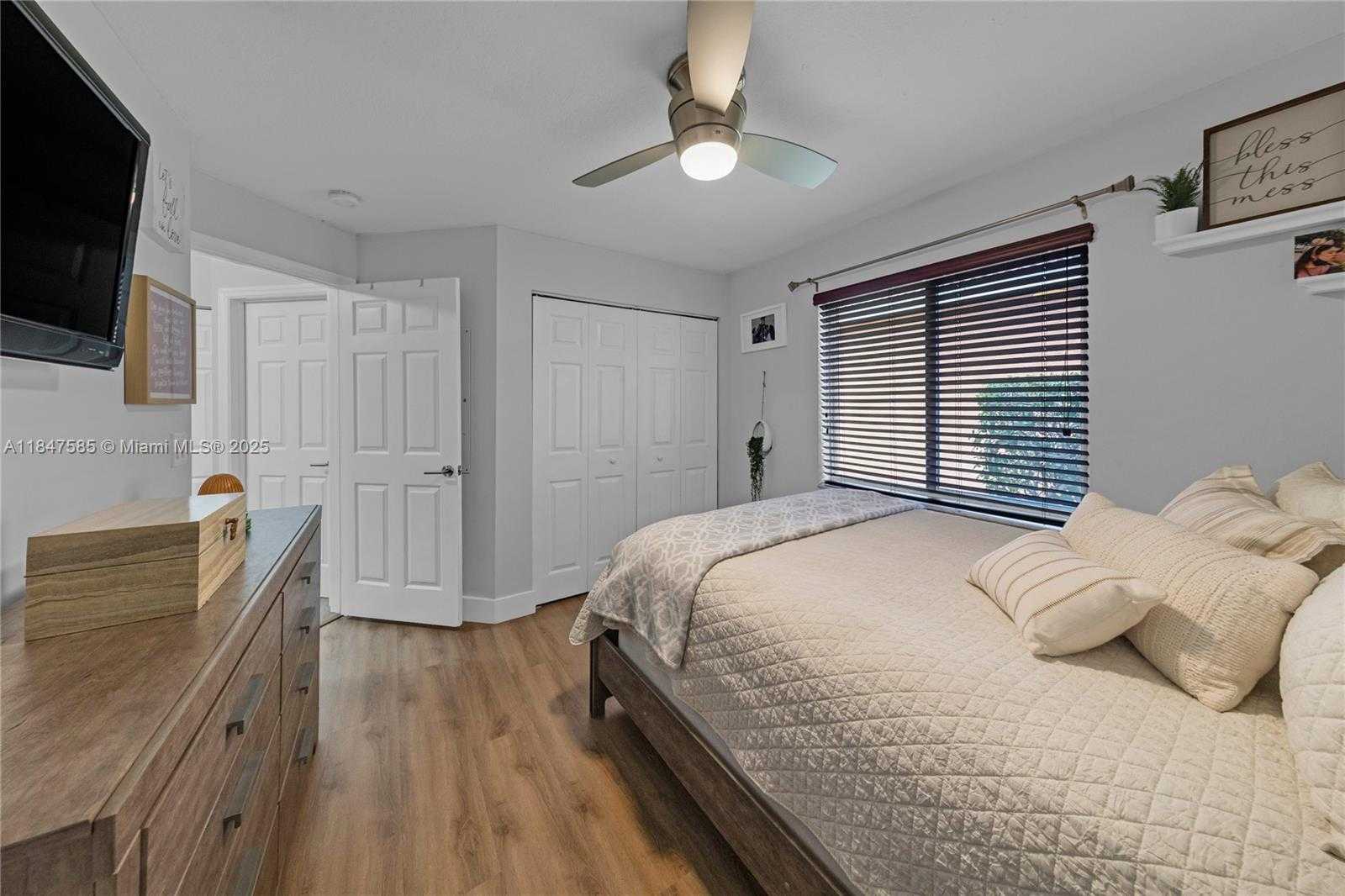 Small Image of 14682 VISTA LUNA DR, Davie Number 24
