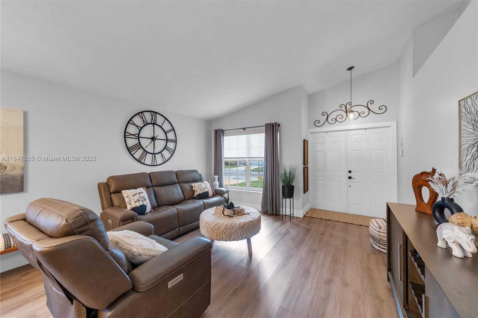 Small Image of 14682 VISTA LUNA DR, Davie Number 3
