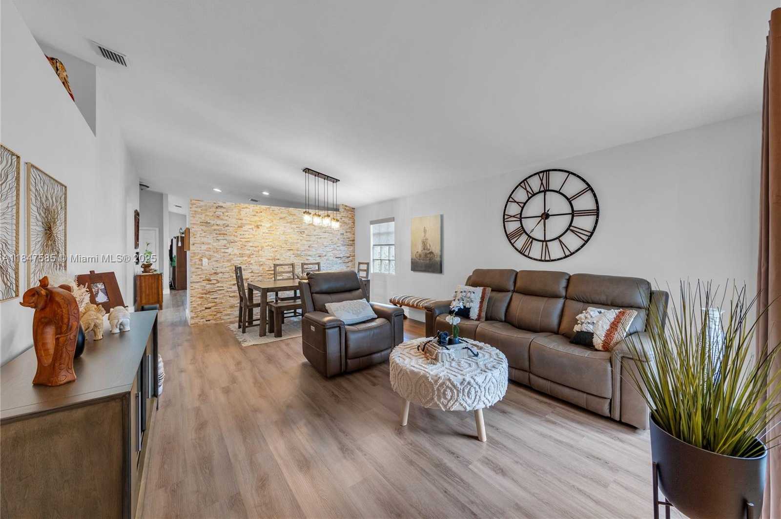 Small Image of 14682 VISTA LUNA DR, Davie Number 4