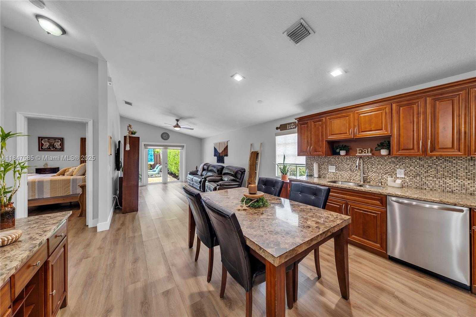 Small Image of 14682 VISTA LUNA DR, Davie Number 8