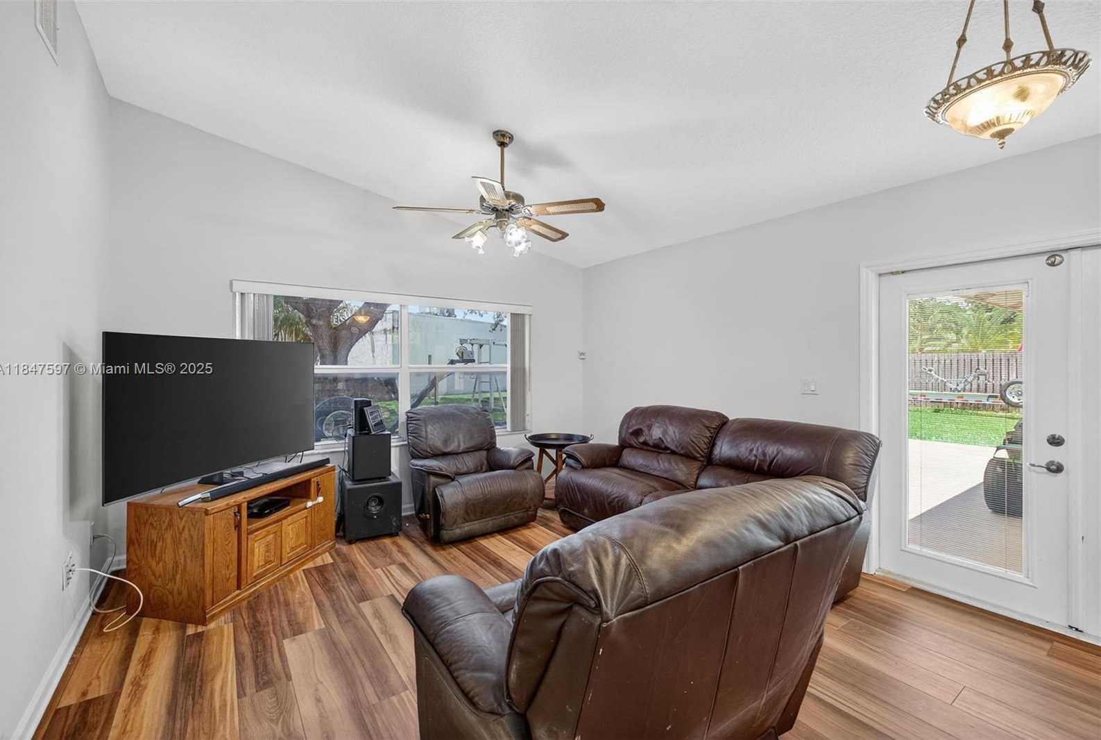 Small Image of 4201 SOUTH WEST 78TH DR, Davie Number 12