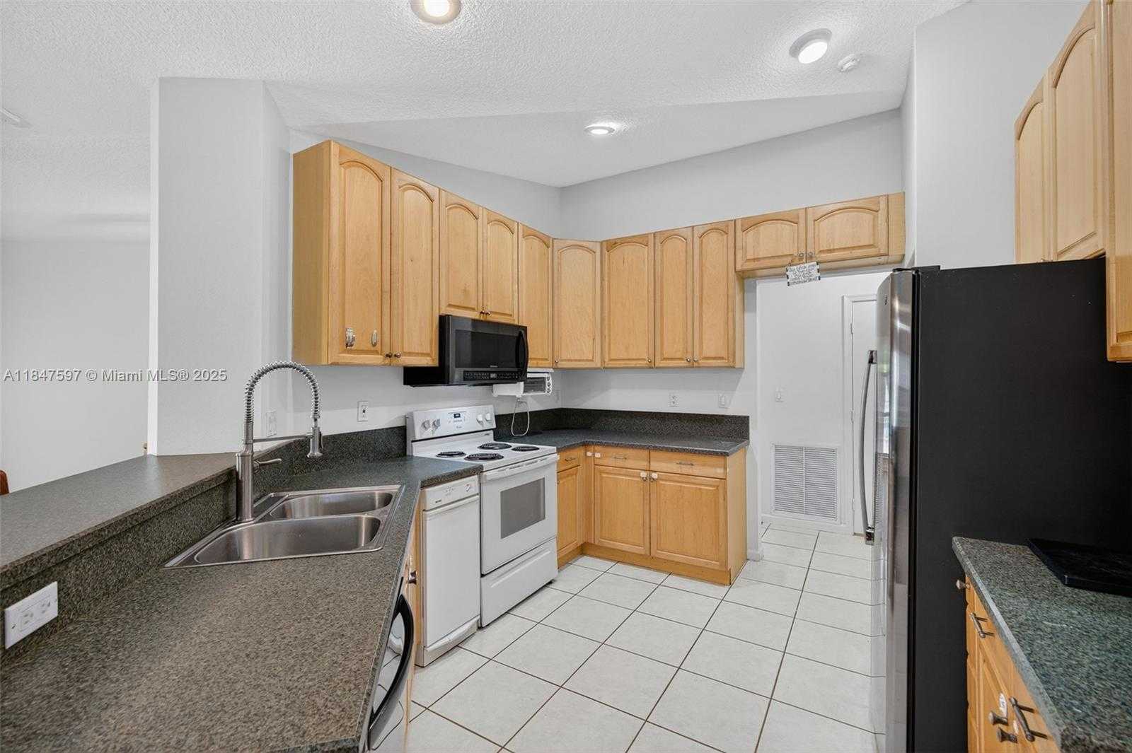 Small Image of 4201 SOUTH WEST 78TH DR, Davie Number 17