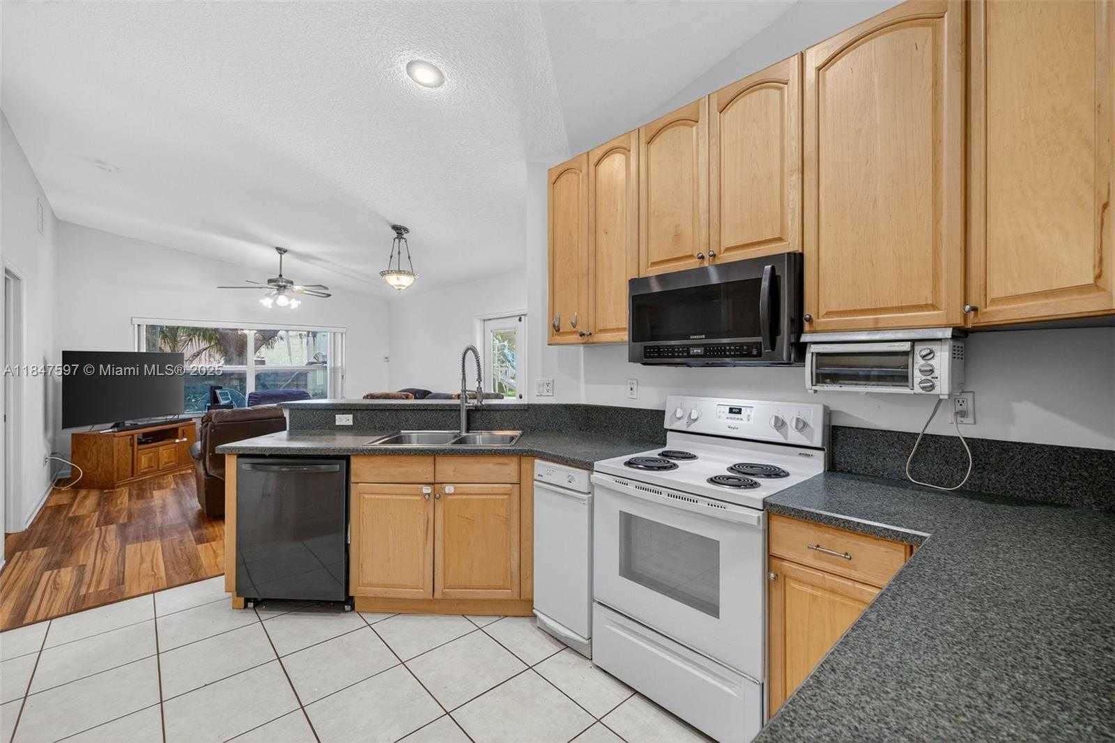 Small Image of 4201 SOUTH WEST 78TH DR, Davie Number 18